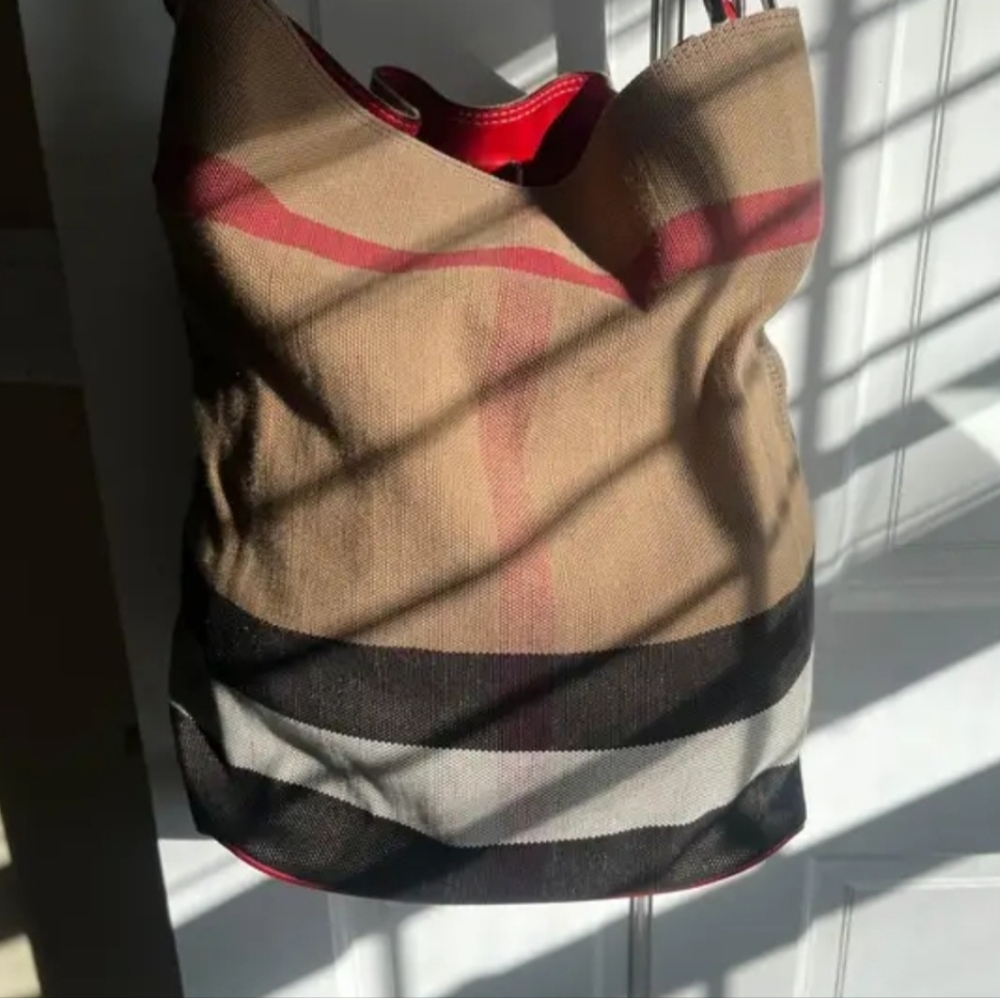 Burberry Medium Ashby Bucket Bag - Picture 2 of 15